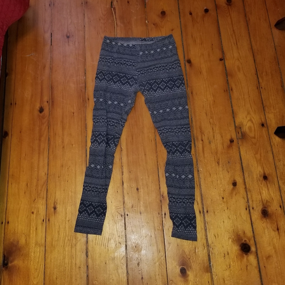Patterned gray leggings size medium